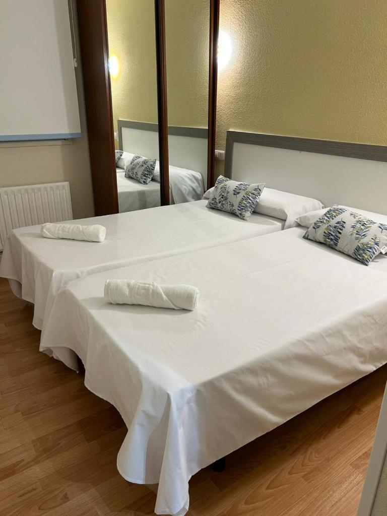 Hostal-Restaurante Posada Del Duque Villalbilla de Burgos Luaran gambar