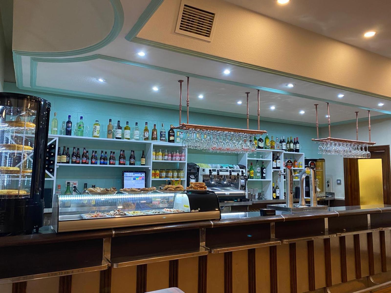 Hostal-Restaurante Posada Del Duque Villalbilla de Burgos Luaran gambar