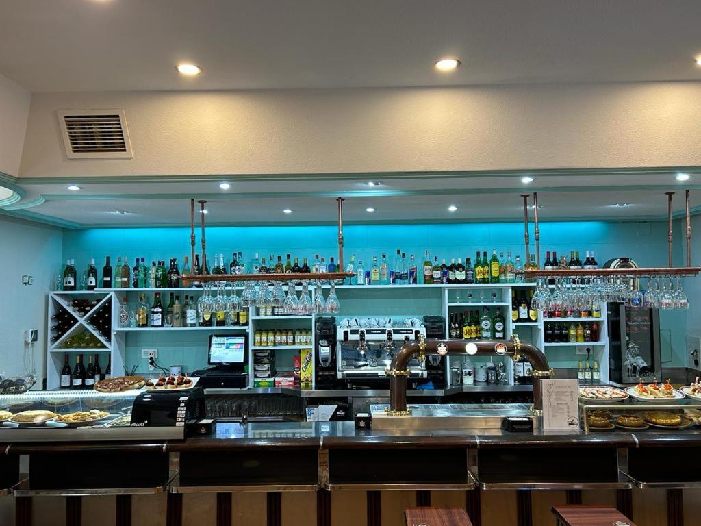 Hostal-Restaurante Posada Del Duque Villalbilla de Burgos Luaran gambar
